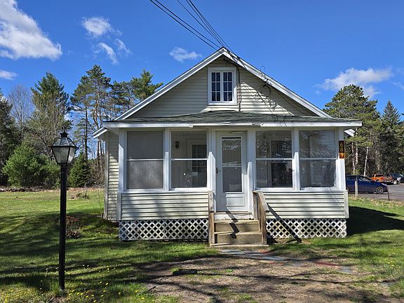 2nd image of 689 Glen Rd