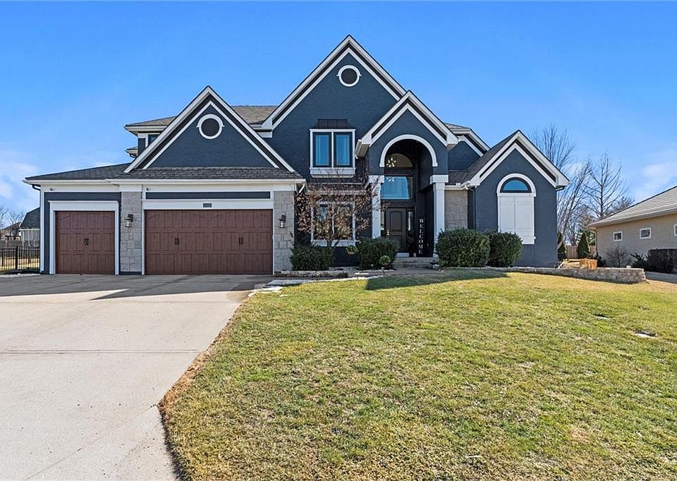 1st image of 4209 NE Tremont Cir