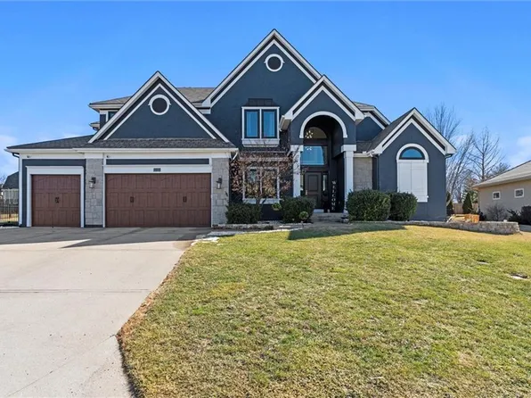 4209 NE Tremont Cir, Lees Summit, MO 64064