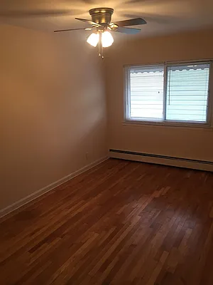 Rented by Metroline Realty | media 33