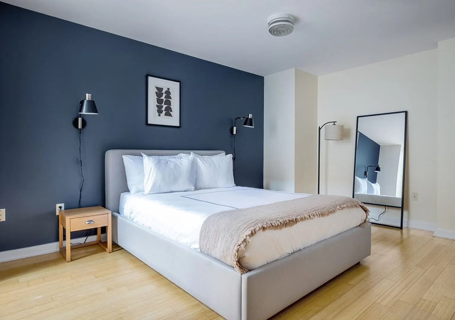 Back Bay Downtown free rent — Photo 3
