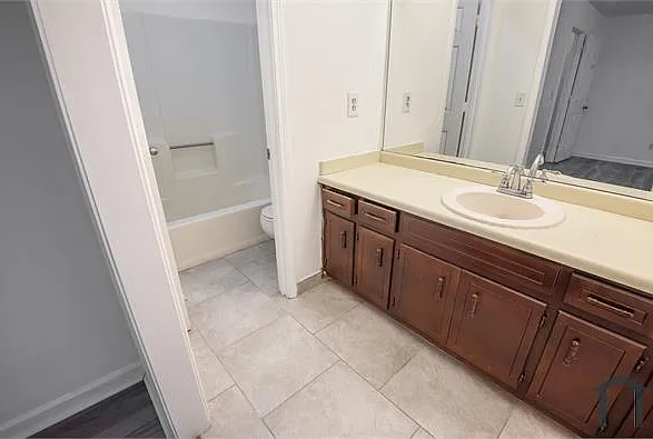 1928 Patterson Cir — Photo 6