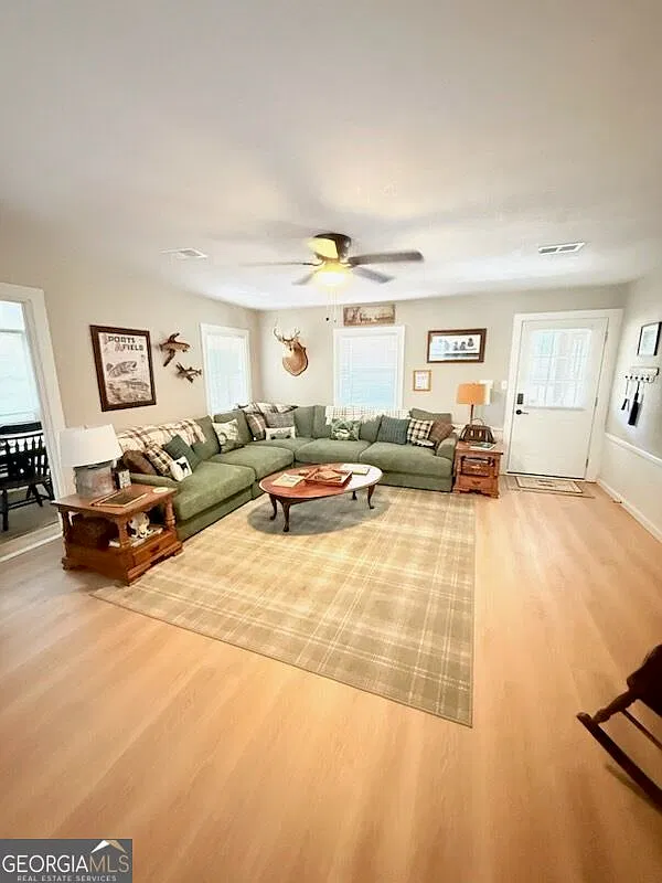 3 bed, 2.0 bath, 1220 sqft, $1,550 — Photo 3