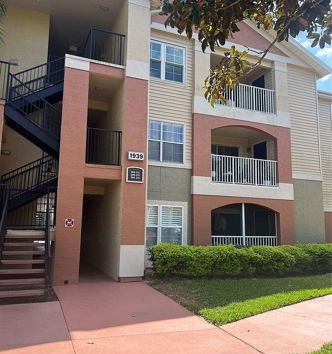 1st image of 1939 Summer Club Dr APT 115