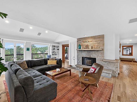 4th image of 528 W Meadow Road