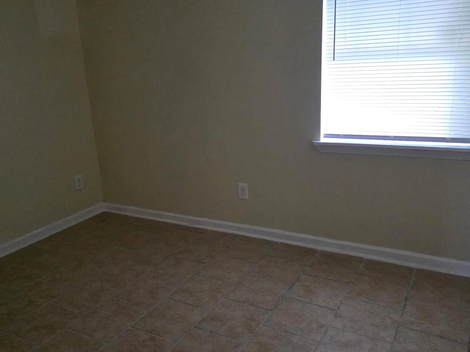 3 bed, 1.5 bath, 1075 sqft, $1,500 — Photo 3