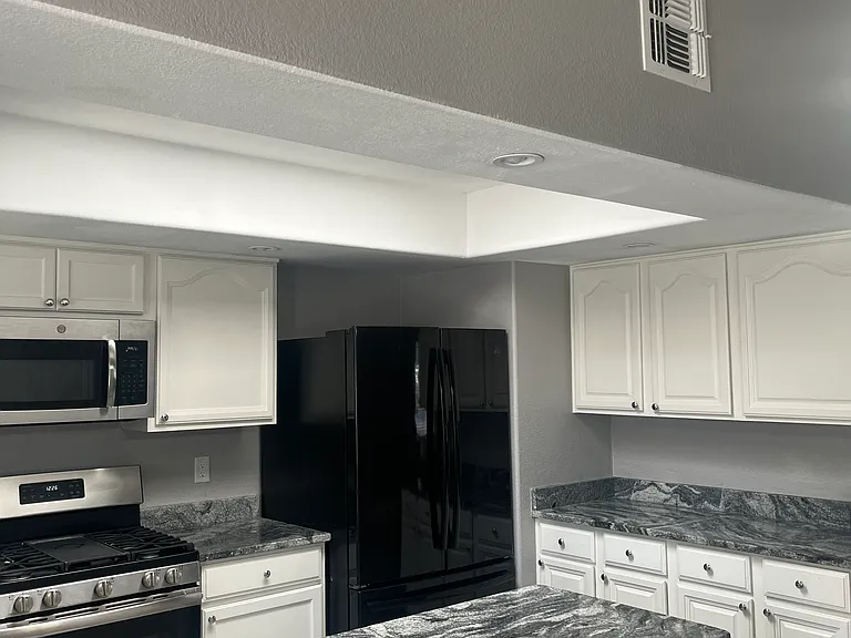 1950 Davis Ave — Photo 15