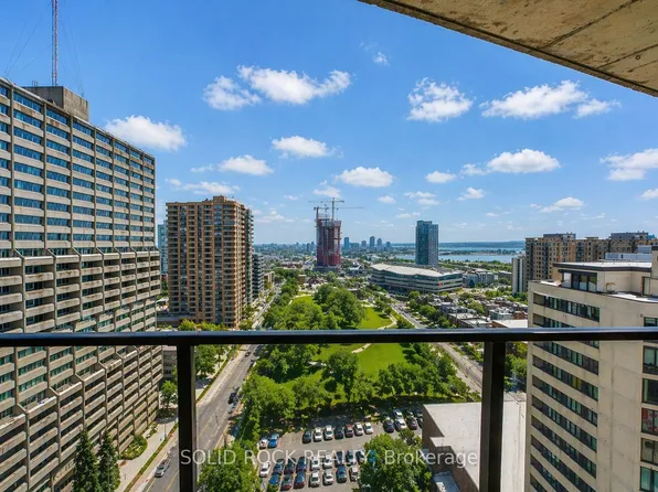 475 Laurier Ave W #1907, Ottawa, ON K1R 7X1