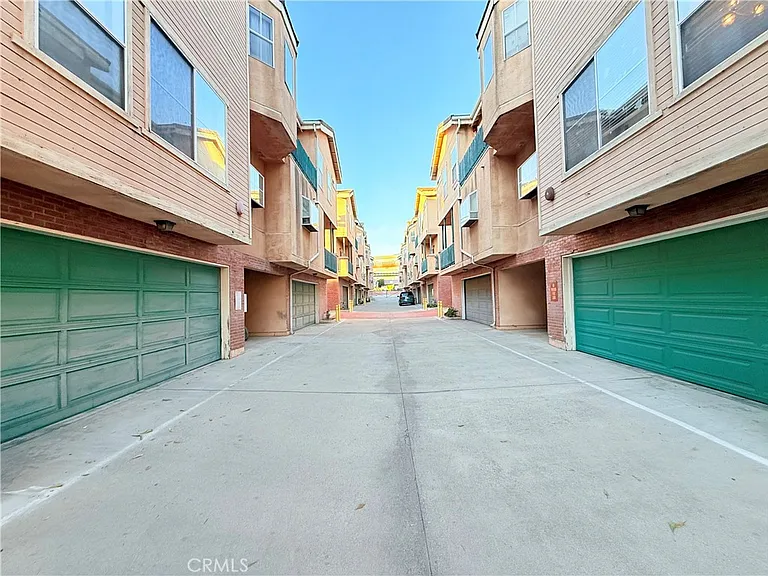 319 W Duarte Rd #319A — Photo 6