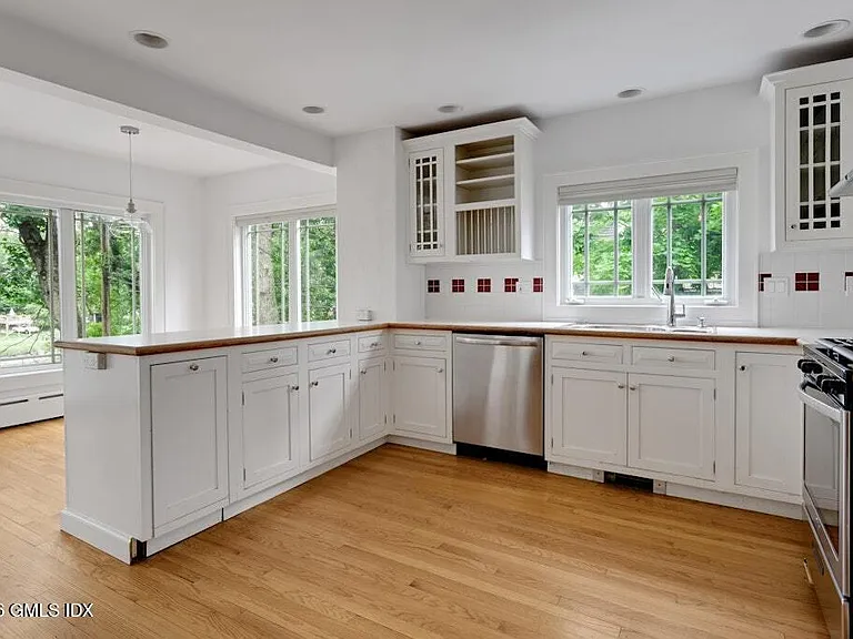 1 Hendrie Dr — Photo 10