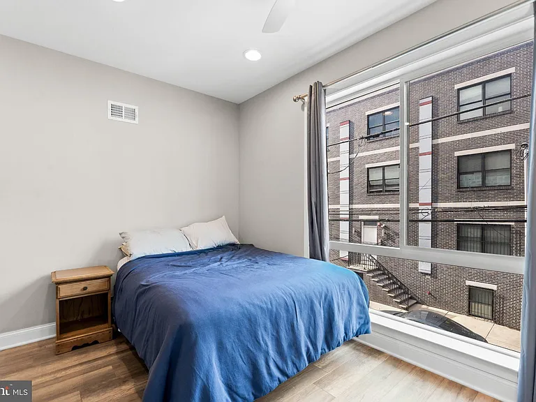1528 W Seybert St — Photo 15