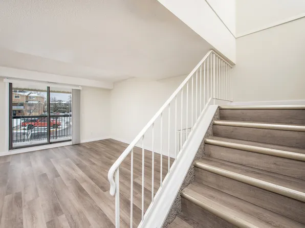 2200 Woodview Dr SW, Calgary, AB T2W 3N6