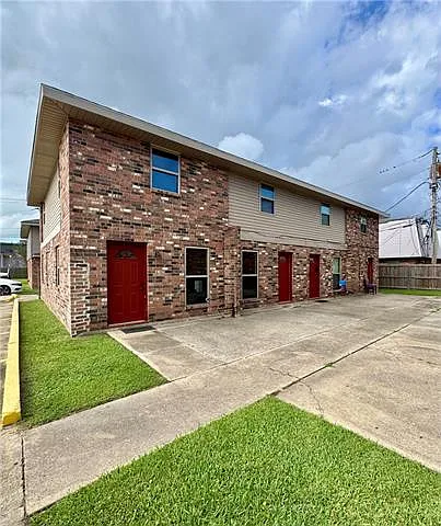 2 bed, 1.5 bath, 900 sqft, $1,100 — Photo 1