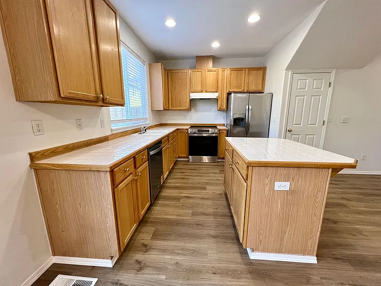 17853 SW Wakem St — Photo 18