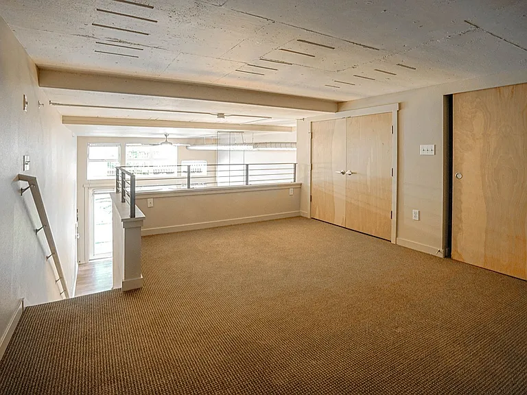 Saxe Apartments — Photo 40