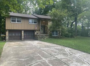 1911 W Valley View Dr, Ellettsville, IN 47429