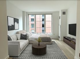 535 W 43rd St N