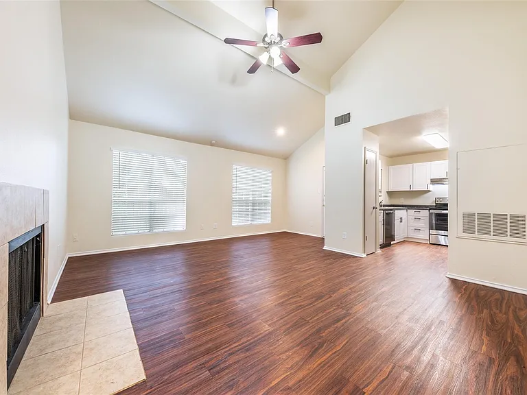1304 Danbury Sq #A — Photo 12