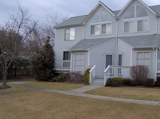 35 Gibbs Rd UNIT 17, Coram, NY 11727