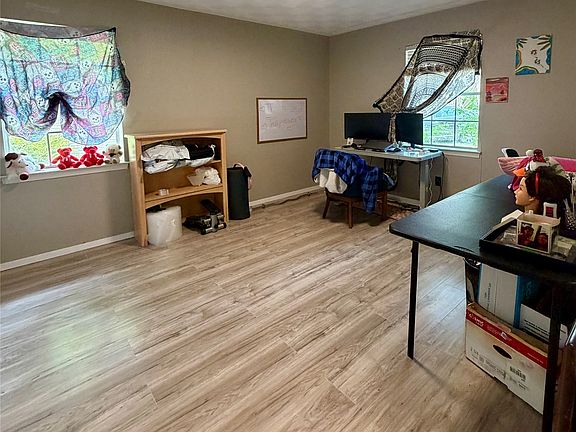 3rd image of 439 Shorewood Dr