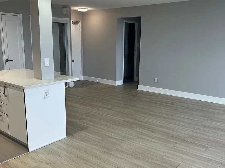 2160 Lakeshore Rd — Photo 32