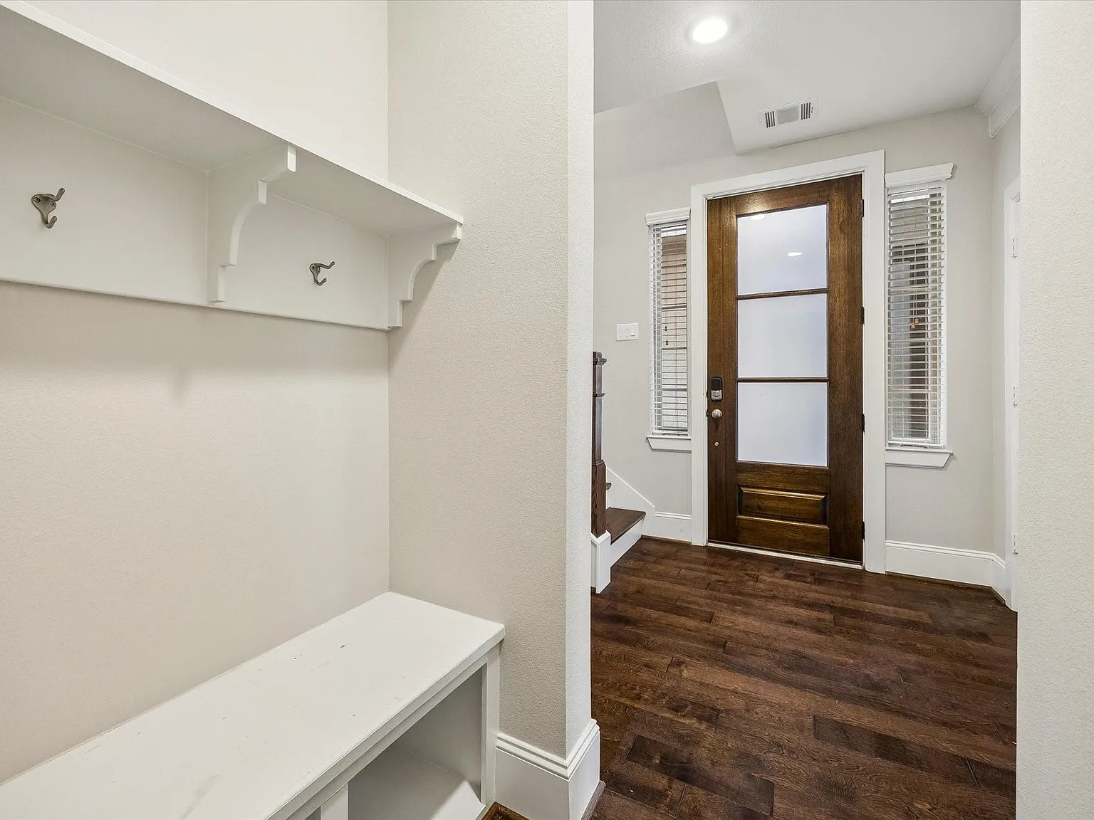 3 bed, 3.5 bath, 2476 sqft, $3,600 — Photo 4