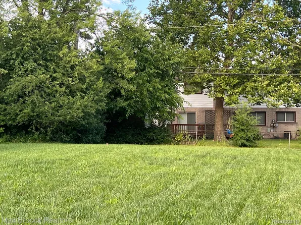 27450 Everett St, Southfield, MI 48076