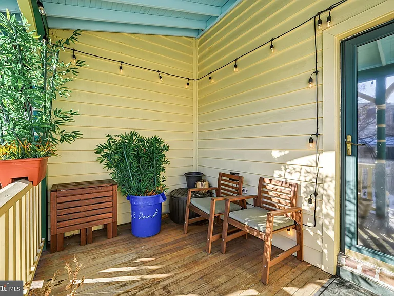 346 E Union St — Photo 41