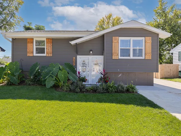 1207 Cachelin Dr, Carter Lake, IA 51510
