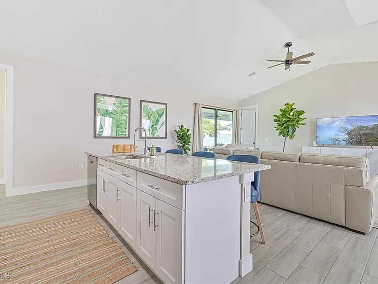 1137 SW 29th Ter — Photo 15