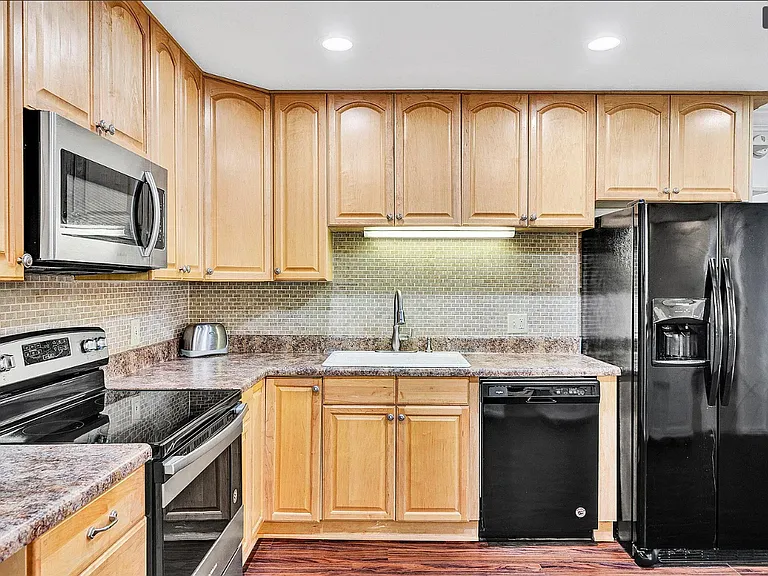 5260 Crossbow Cir #9 — Photo 8