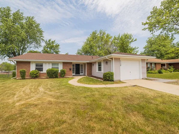 1738 Glen Lake Rd, Hoffman Estates, IL 60169
