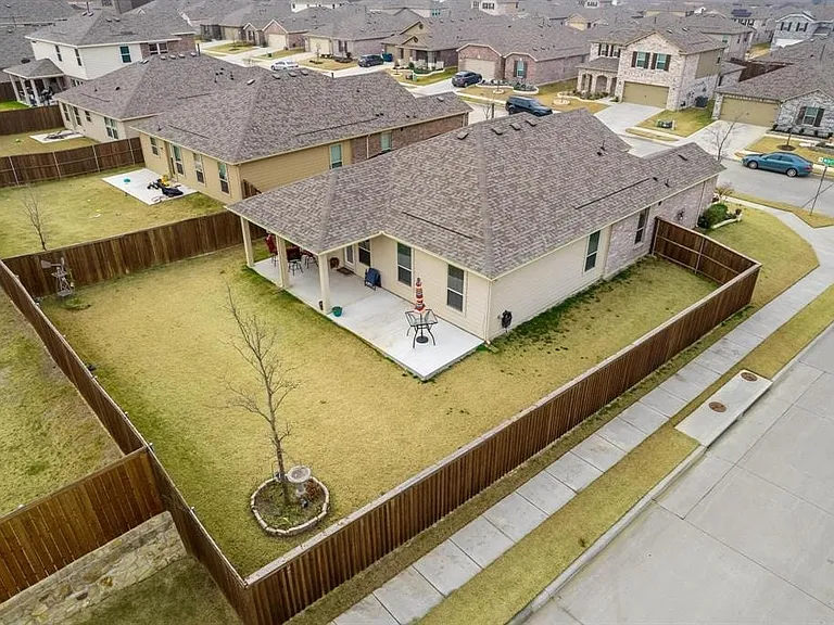 2632 Wesley Ave — Photo 4