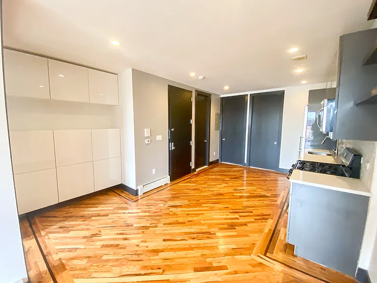 78 Somers St #3 — Photo 4