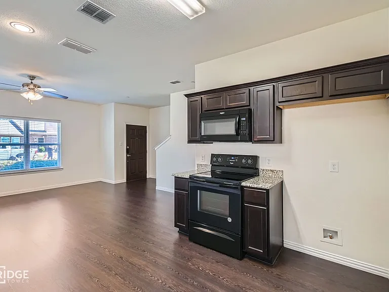 1412 Lake Crest Ln — Photo 11