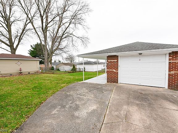 3rd image of 490 Stephens Rd