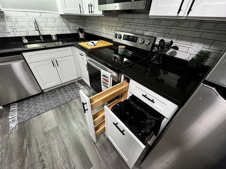 2901 W Jefferson Ave — Photo 4