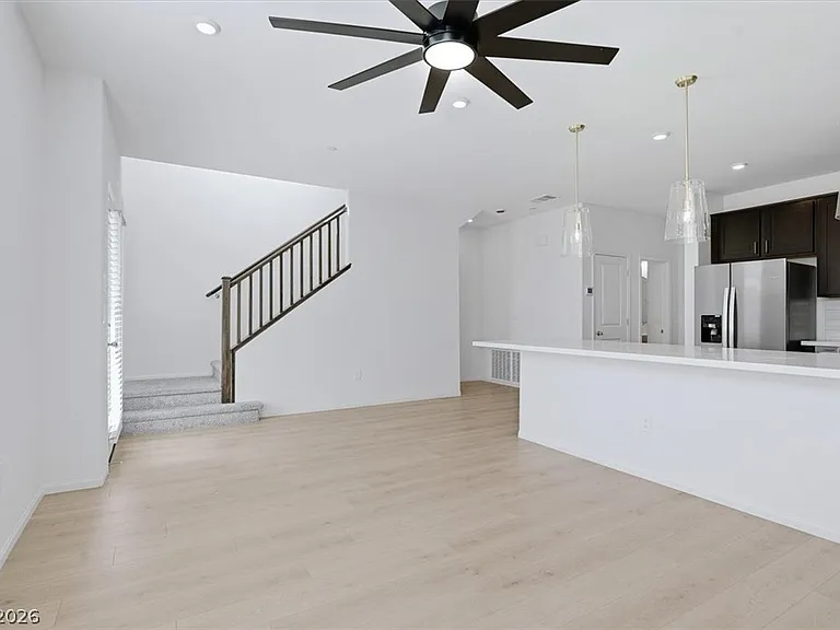 8667 Luxuriant Ave — Photo 13