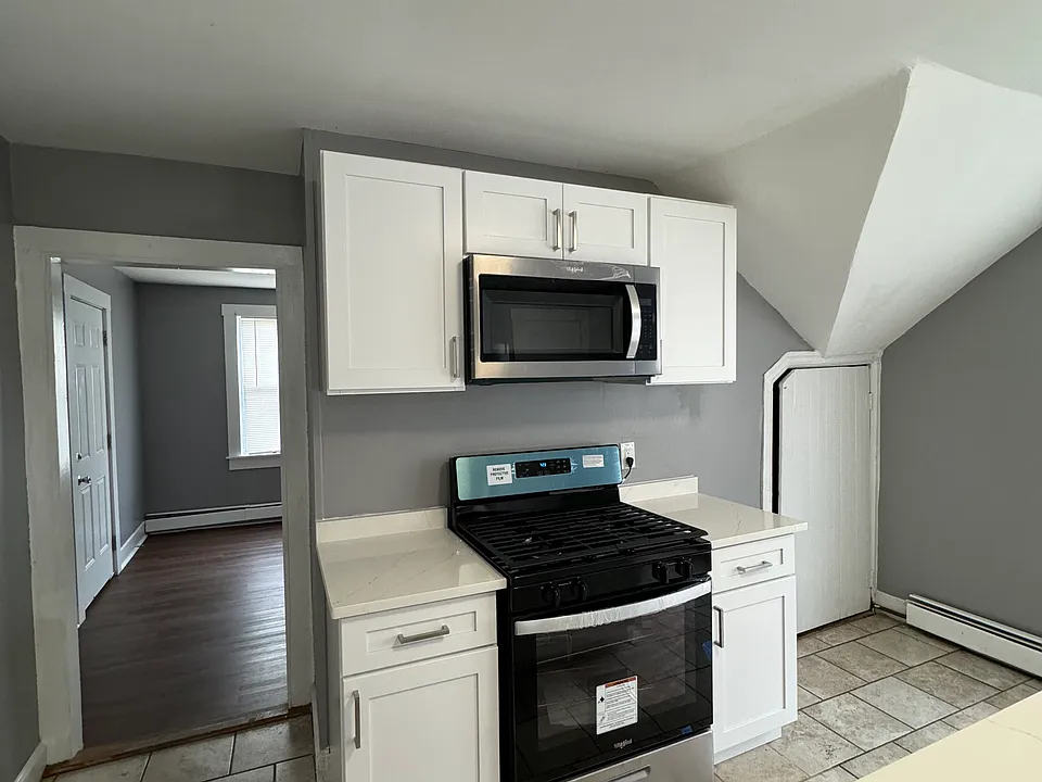 260-262 Douglas Ave #3