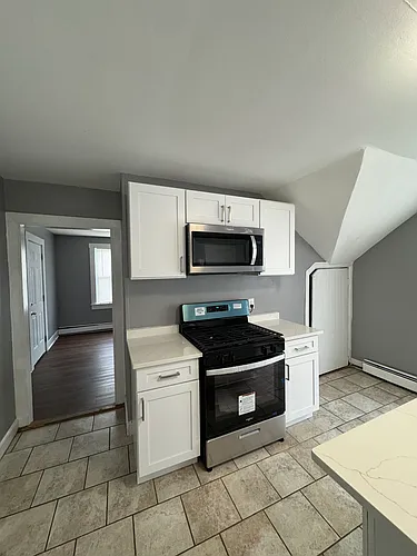 260-262 Douglas Ave #3 Photo 1