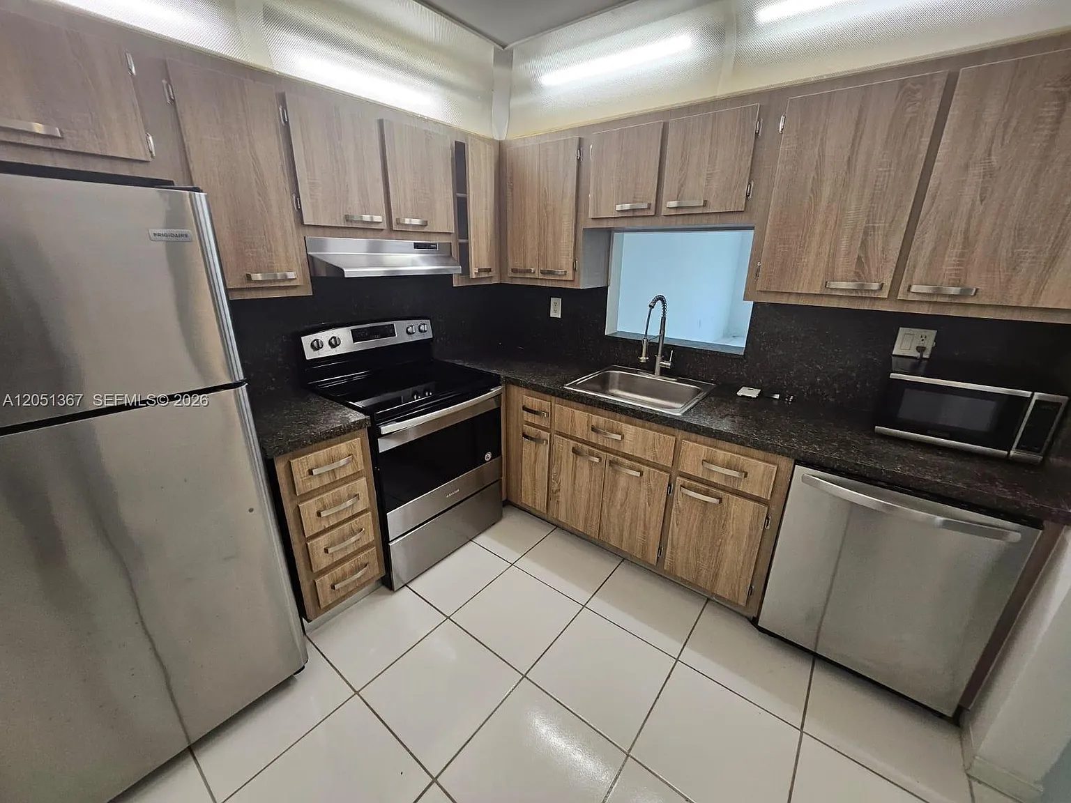 Capri Gardens Condo — Photo 3