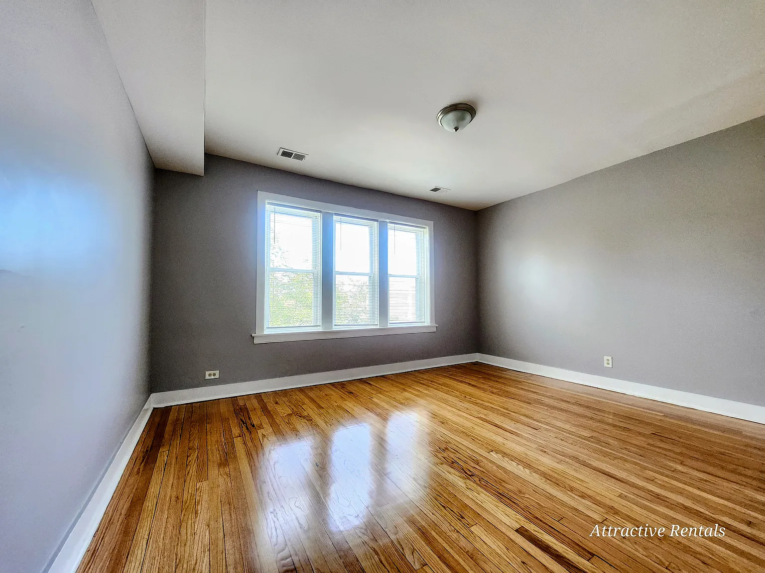 2 bed, 950 sqft, $1,100 — Photo 1