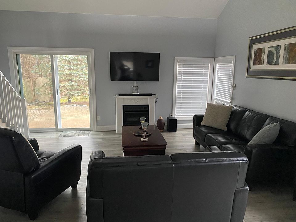 1st image of 13 Green Meadow Dr