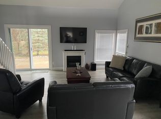 13 Green Meadow Dr, Clifton Park, NY 12065
