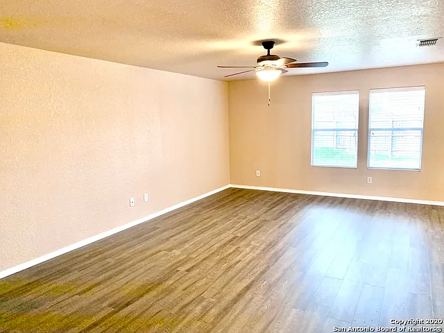 5819 Trent Rnch — Photo 3