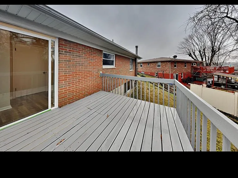 205 Cameron Dr — Photo 9