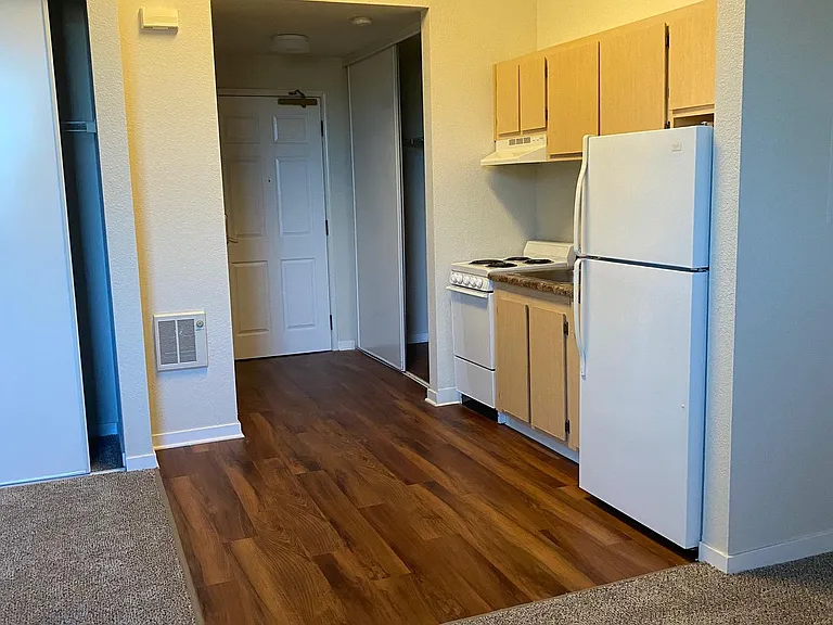 420 S Palm Dr — Photo 9