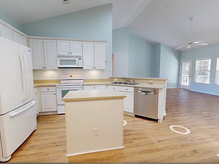 409 Oxner Ct — Photo 11