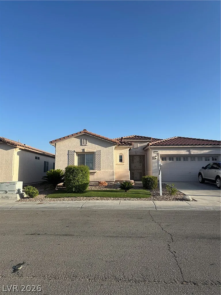 4 bed, 2.0 bath, 2179 sqft, $2,700 — Photo 1