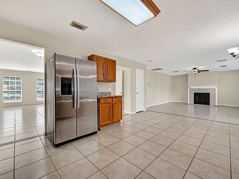 16102 Flatridge Ct — Photo 8